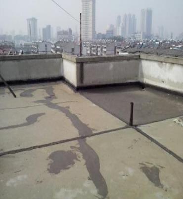 厦门市漏水维修 楼顶漏水是什么原因，楼顶漏水维修方法是什么?